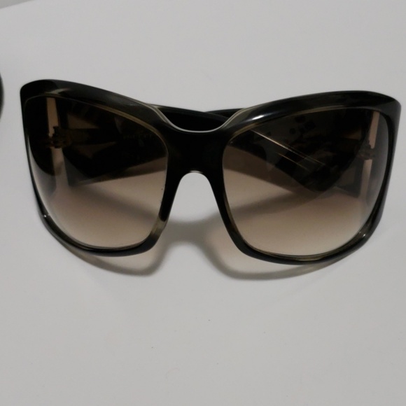 Gucci Accessories - Gucci sunglasses